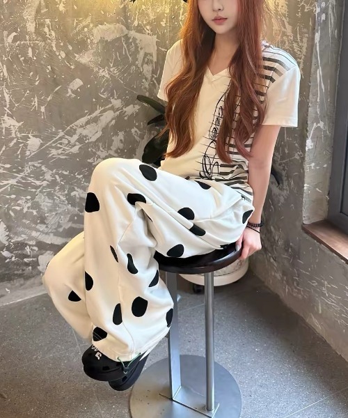 FreeZone(フリーゾーン)の「大きな水玉柄 ワイドルーズスウェットパンツ(スウェットパンツ・レディース・ホワイト・SMALL/MEDIUM/LARGE)」の18枚目の写真