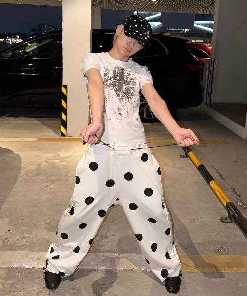 FreeZone(フリーゾーン)の「大きな水玉柄 ワイドルーズスウェットパンツ(スウェットパンツ・レディース・ホワイト・SMALL/MEDIUM/LARGE)」の10枚目の写真