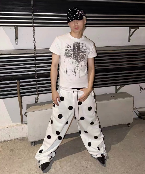 FreeZone(フリーゾーン)の「大きな水玉柄 ワイドルーズスウェットパンツ(スウェットパンツ・レディース・ホワイト・SMALL/MEDIUM/LARGE)」の11枚目の写真