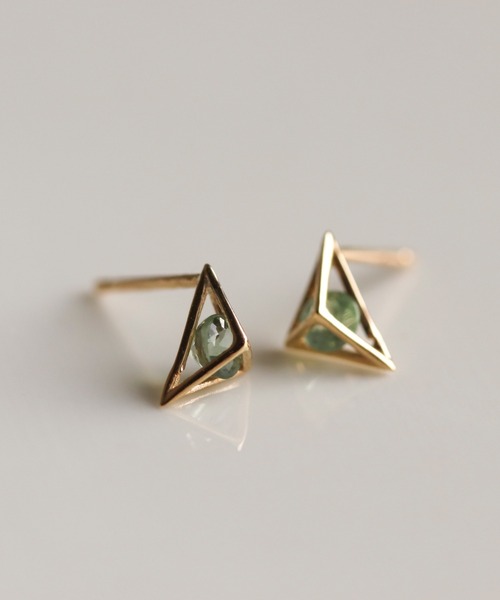 cui-cui(キュイキュイ)の「カラーストーン ピアス | K10YG 〈2026 AUTUMN COLLECTION〉(ピアス(両耳用)・レディース・グリーン/ホワイト/オレンジ・FREE)」の4枚目の写真