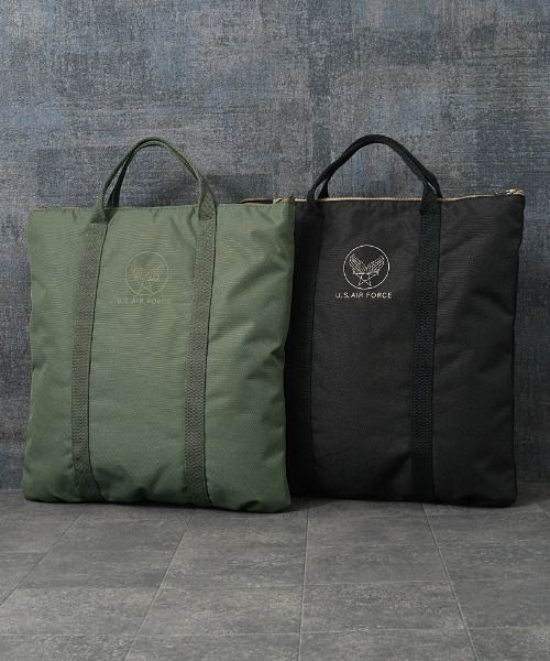YMCLKY（ワイエムシーエルケーワイ）の「米軍タイプ USAF 50's ヘルメットバッグ ステンシル YMCLKY. #BH093YP（トートバッグ・メンズ・セージグリーン/ブラック・FREE）」の8枚目の写真