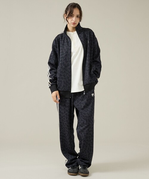 FILA(フィラ)の「【ELEY KISHIMOTO×FILA】イーリーキシモト×フィラ トラックトップ / ユニセックス / SM6FBU707(ブルゾン・メンズ・カーキ/ブラック・L/M)」の4枚目の写真