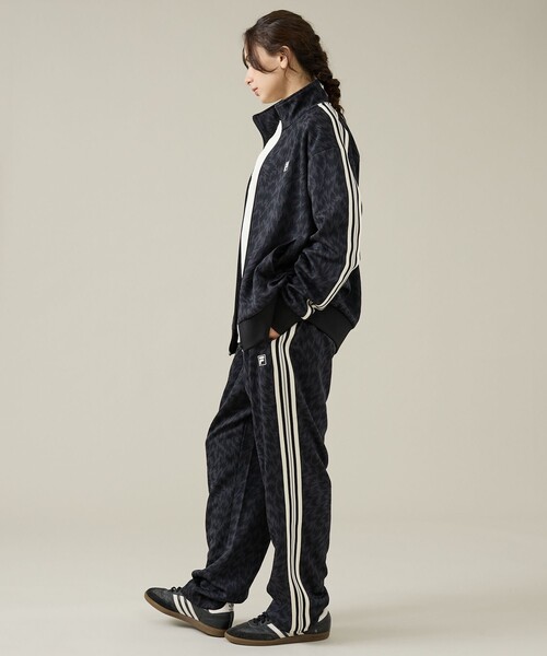 FILA(フィラ)の「【ELEY KISHIMOTO×FILA】イーリーキシモト×フィラ トラックトップ / ユニセックス / SM6FBU707(ブルゾン・メンズ・カーキ/ブラック・L/M)」の6枚目の写真