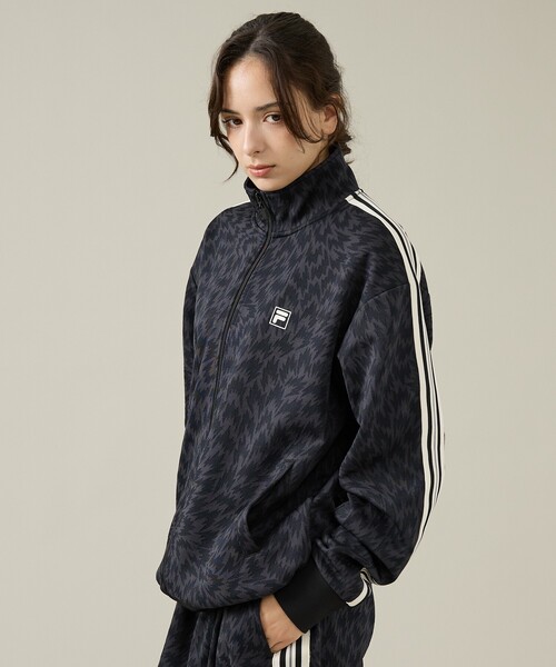 FILA(フィラ)の「【ELEY KISHIMOTO×FILA】イーリーキシモト×フィラ トラックトップ / ユニセックス / SM6FBU707(ブルゾン・メンズ・カーキ/ブラック・L/M)」の14枚目の写真