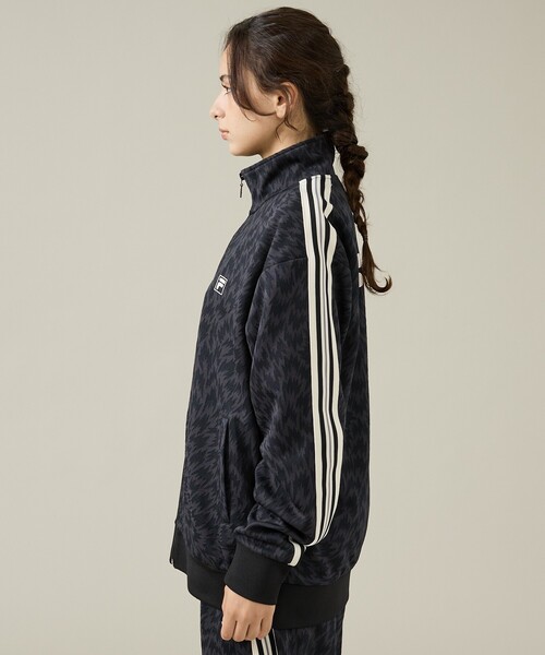 FILA(フィラ)の「【ELEY KISHIMOTO×FILA】イーリーキシモト×フィラ トラックトップ / ユニセックス / SM6FBU707(ブルゾン・メンズ・カーキ/ブラック・L/M)」の15枚目の写真
