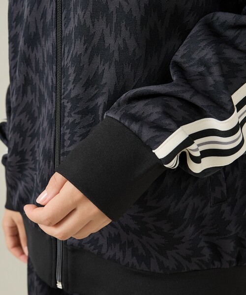 FILA(フィラ)の「【ELEY KISHIMOTO×FILA】イーリーキシモト×フィラ トラックトップ / ユニセックス / SM6FBU707(ブルゾン・メンズ・カーキ/ブラック・L/M)」の19枚目の写真
