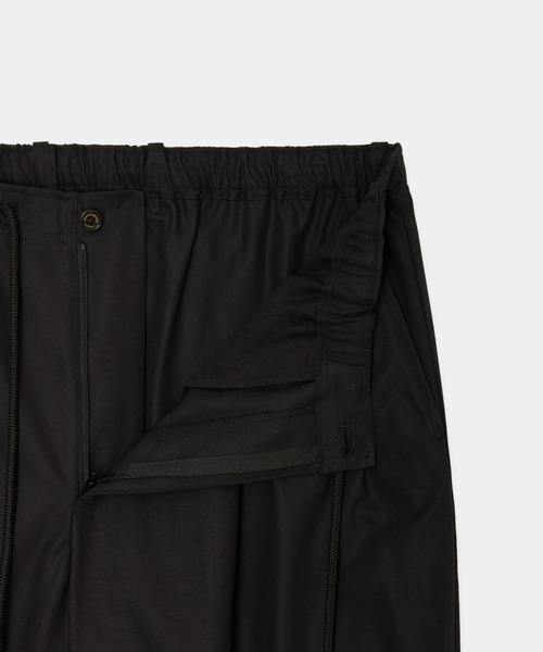 markaware(マーカウェア)の「【MARKAWARE/マーカウェア】 DOUBLE PLEATED EASY TROUSERS(スラックス・メンズ・ブラック/キャメル・2/1/3)」の3枚目の写真