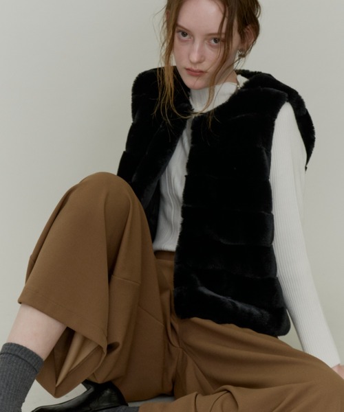 Plumel(プルメル)の「Volume Border Fur Short Vest / ボリュームファーボーダーベスト(その他アウター・レディース・グレー/ブラック・MEDIUM)」の1枚目の写真