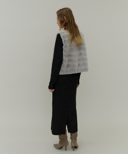 Plumel(プルメル)の「Volume Border Fur Short Vest / ボリュームファーボーダーベスト(その他アウター・レディース・グレー/ブラック・MEDIUM)」の12枚目の写真