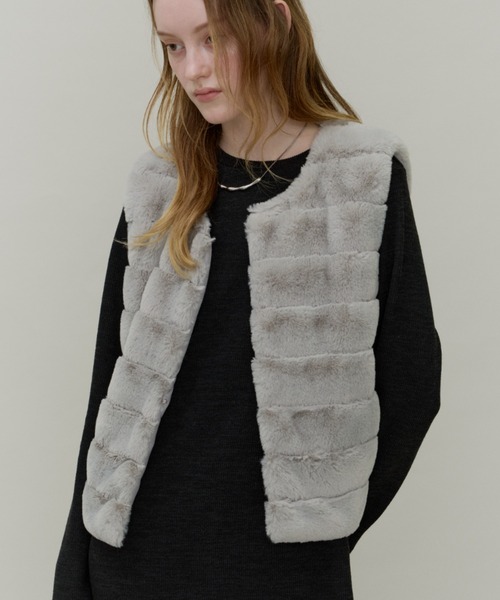 Plumel(プルメル)の「Volume Border Fur Short Vest / ボリュームファーボーダーベスト(その他アウター・レディース・グレー/ブラック・MEDIUM)」の19枚目の写真