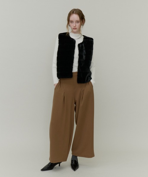 Plumel(プルメル)の「Volume Border Fur Short Vest / ボリュームファーボーダーベスト(その他アウター・レディース・グレー/ブラック・MEDIUM)」の7枚目の写真