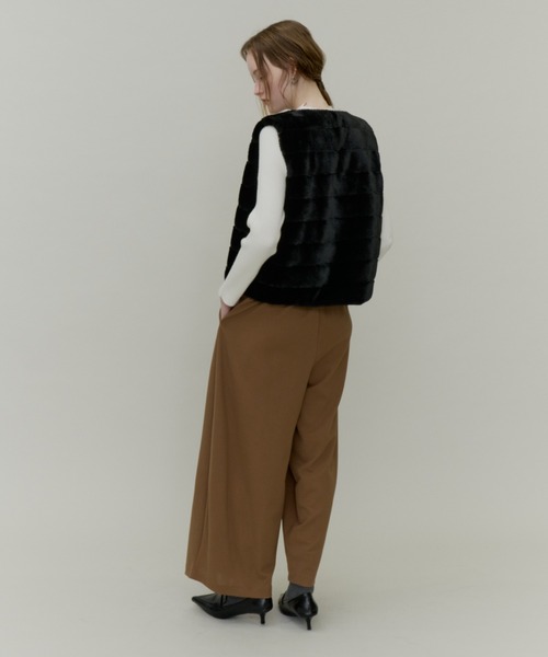 Plumel(プルメル)の「Volume Border Fur Short Vest / ボリュームファーボーダーベスト(その他アウター・レディース・グレー/ブラック・MEDIUM)」の8枚目の写真