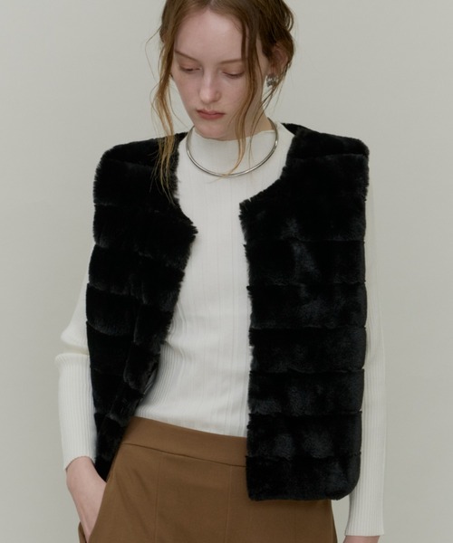 Plumel(プルメル)の「Volume Border Fur Short Vest / ボリュームファーボーダーベスト(その他アウター・レディース・グレー/ブラック・MEDIUM)」の22枚目の写真