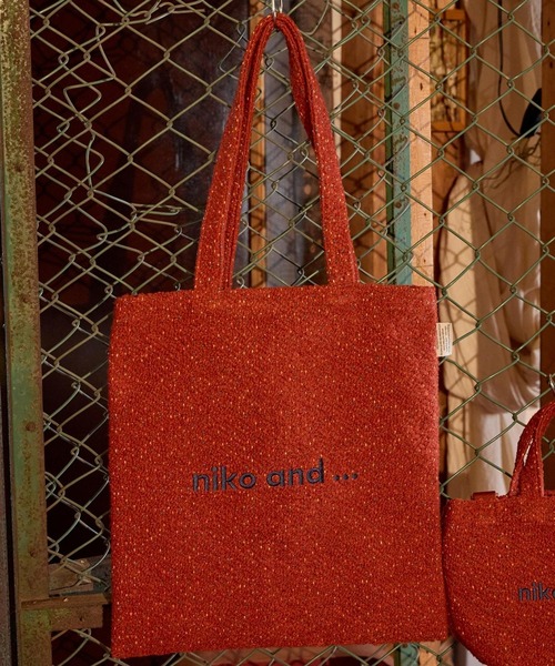niko and...(ニコアンド)の「ニコロゴツブツブトートバッグ(トートバッグ・レディース・カーキ/ネイビー/オフホワイト/レッド/ベージュ・0)」の5枚目の写真