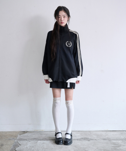 REISE MIYA（レイズミヤ）の「ハチ ルーズ トラックトップス [BLACK]（ナイロンジャケット・レディース・その他・SMALL/MEDIUM）」の3枚目の写真