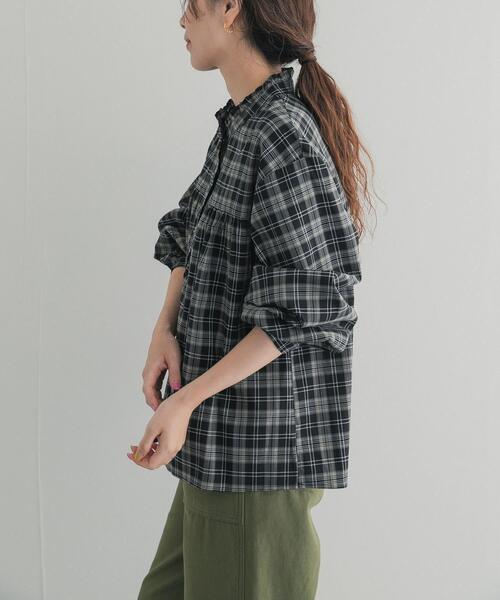 URBAN RESEARCH DOORS（アーバンリサーチドアーズ）の「フリルネックチェックブラウス 26AW（シャツ/ブラウス・レディース・ベージュ系その他/ブラック系その他・FREE）」の4枚目の写真