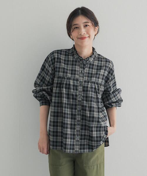 URBAN RESEARCH DOORS（アーバンリサーチドアーズ）の「フリルネックチェックブラウス 26AW（シャツ/ブラウス・レディース・ベージュ系その他/ブラック系その他・FREE）」の6枚目の写真