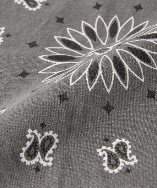 BEAUTY&YOUTH UNITED ARROWS（ビューティーアンドユースユナイテッドアローズ）の「BY THE BANDANNA COMPANY ペイズリーバンダナ ◆（バンダナ/スカーフ・レディース・ケリー/ダークグレー/イエロー/オレンジ系その他/ホワイト・FREE）」の7枚目の写真
