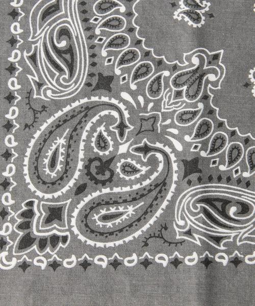 BEAUTY&YOUTH UNITED ARROWS（ビューティーアンドユースユナイテッドアローズ）の「BY THE BANDANNA COMPANY ペイズリーバンダナ ◆（バンダナ/スカーフ・レディース・ケリー/ダークグレー/イエロー/オレンジ系その他/ホワイト・FREE）」の8枚目の写真