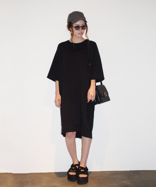 MURUA（ムルーア）の「ルーズコクーンワンピース（ワンピース・レディース・キャメル/ブラック/ホワイト/グリーン・FREE）」の3枚目の写真