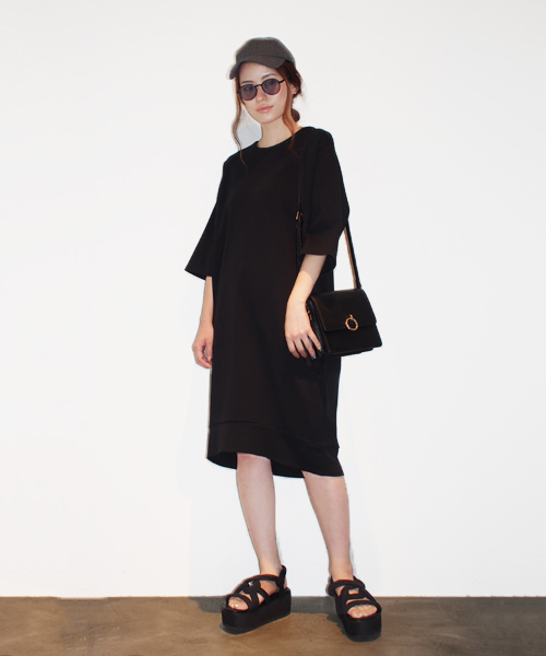 MURUA（ムルーア）の「ルーズコクーンワンピース（ワンピース・レディース・キャメル/ブラック/ホワイト/グリーン・FREE）」の6枚目の写真