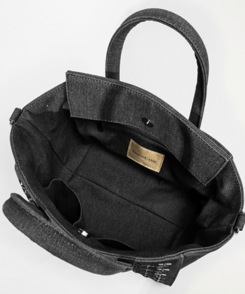 DRESSCAMP（ドレスキャンプ）の「DRESSCAMP (ドレスキャンプ)TRIANGULAR スタースタッズ2WAYデニムハンドバッグ（ハンドバッグ・レディース・ブラック・FREE）」の4枚目の写真