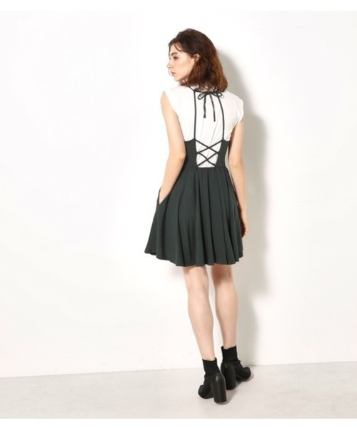 SLY（スライ）の「ホルターCUT FLARE OP（ワンピース・レディース・ダークグリーン/ブラウン/ブラック・1/2）」の3枚目の写真