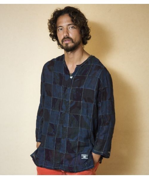 TMT（ティーエムティー）の「CAMO-GAZE PACHWORK TUNIC SHIRTS（シャツ/ブラウス・メンズ・カーキ/ネイビー・MEDIUM/LARGE/X-LARGE/SMALL）」の2枚目の写真