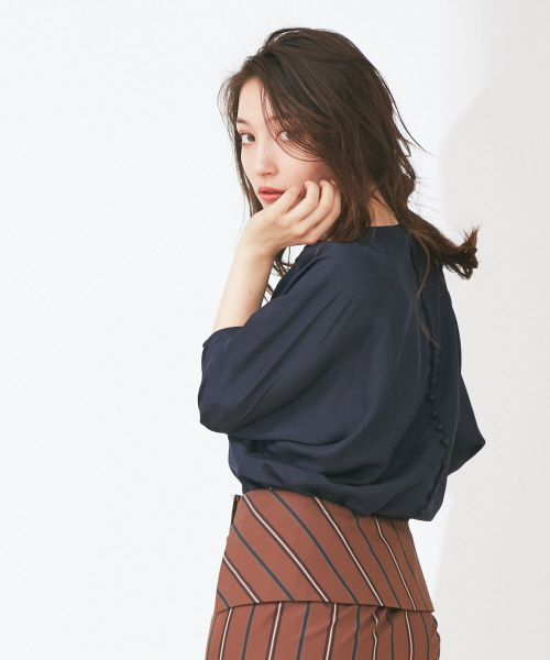 Abahouse Devinette（ドゥヴィネット）の「ウォッシャブルシルクタックプルオーバー（シャツ/ブラウス・レディース・ネイビー/カーキ/キャメル・FREE）」の14枚目の写真