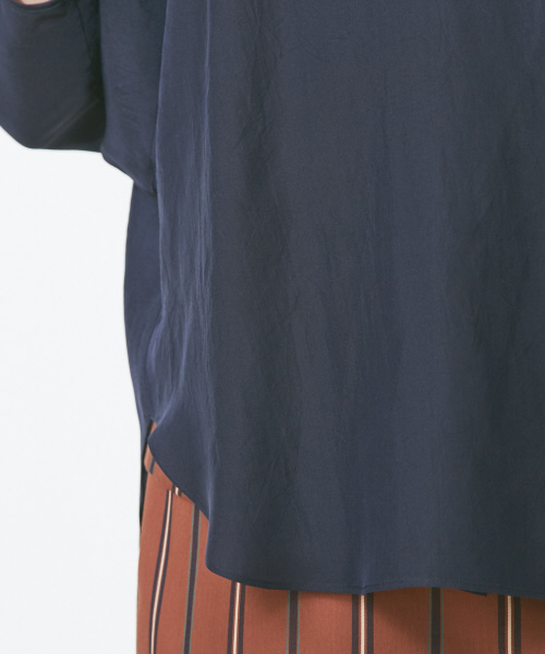 Abahouse Devinette（ドゥヴィネット）の「ウォッシャブルシルクタックプルオーバー（シャツ/ブラウス・レディース・ネイビー/カーキ/キャメル・FREE）」の4枚目の写真