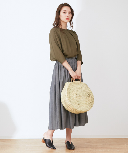 Abahouse Devinette（ドゥヴィネット）の「ウォッシャブルシルクタックプルオーバー（シャツ/ブラウス・レディース・ネイビー/カーキ/キャメル・FREE）」の9枚目の写真