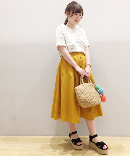 earth music&ecology（アースミュージックアンドエコロジー）の「・ロールアップ袖プルオーバー ●（Tシャツ/カットソー・レディース・レッド/ベージュ/ネイビー/グレー系その他/アイボリー/ブルー・FREE）」の8枚目の写真