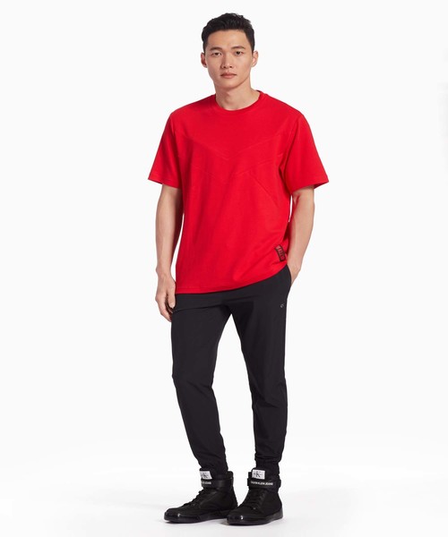 CALVIN KLEIN PERFORMANCE(カルバンクラインパフォーマンス)の「【ブランド公式】PERFORMANCE レトロパッチワーク Tシャツ(Tシャツ/カットソー・メンズ・レッド/ブラック・X-SMALL/MEDIUM/LARGE/X-LARGE/M/SMALL)」の3枚目の写真