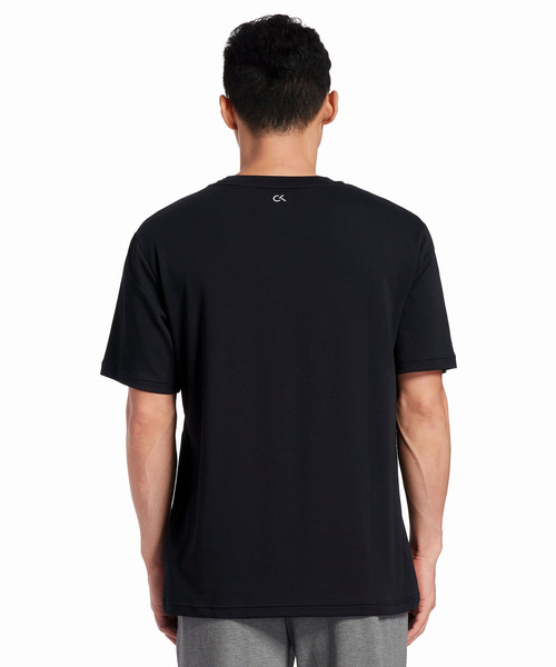 CALVIN KLEIN PERFORMANCE(カルバンクラインパフォーマンス)の「【ブランド公式】PERFORMANCE レトロパッチワーク Tシャツ(Tシャツ/カットソー・メンズ・レッド/ブラック・X-SMALL/MEDIUM/LARGE/X-LARGE/M/SMALL)」の5枚目の写真