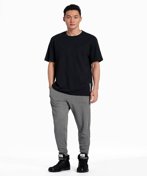 CALVIN KLEIN PERFORMANCE(カルバンクラインパフォーマンス)の「【ブランド公式】PERFORMANCE レトロパッチワーク Tシャツ(Tシャツ/カットソー・メンズ・レッド/ブラック・X-SMALL/MEDIUM/LARGE/X-LARGE/M/SMALL)」の6枚目の写真