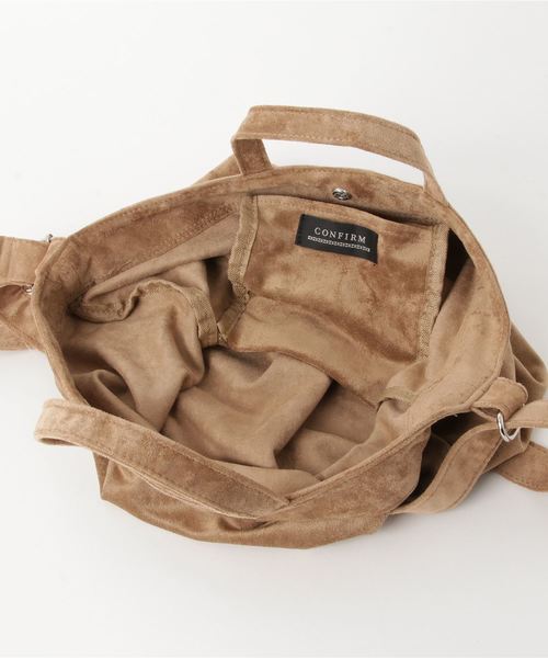 Confirm(コンファーム)の「フェイクスエードショルダーバッグ【Confirm】(ショルダーバッグ・メンズ・ブラック/ベージュ・FREE)」の7枚目の写真