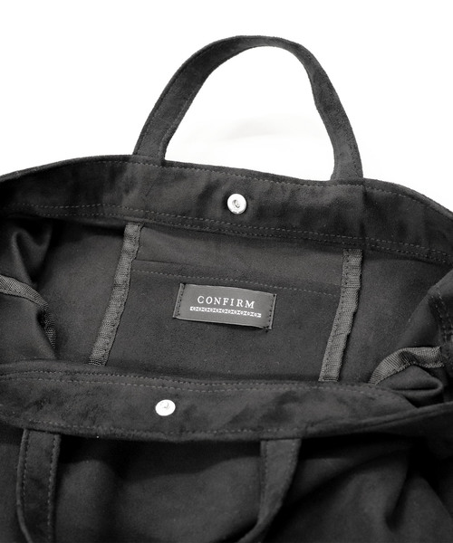 Confirm(コンファーム)の「フェイクスエードショルダーバッグ【Confirm】(ショルダーバッグ・メンズ・ブラック/ベージュ・FREE)」の4枚目の写真