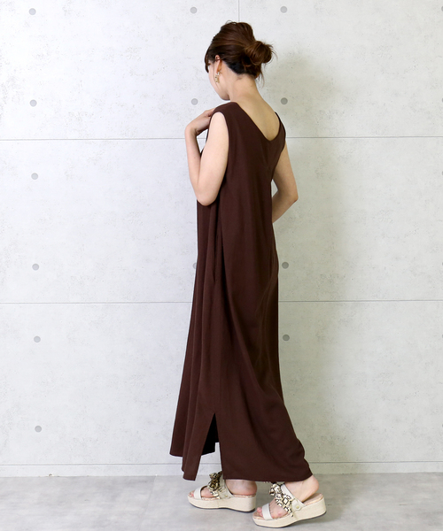 n'ee-ne(ネーネ)の「ノースリーブ マキシワンピース(ワンピース・レディース・ブラック/ブラウン/マスタード・LL/M/L)」の5枚目の写真