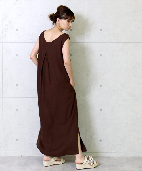 n'ee-ne(ネーネ)の「ノースリーブ マキシワンピース(ワンピース・レディース・ブラック/ブラウン/マスタード・LL/M/L)」の7枚目の写真