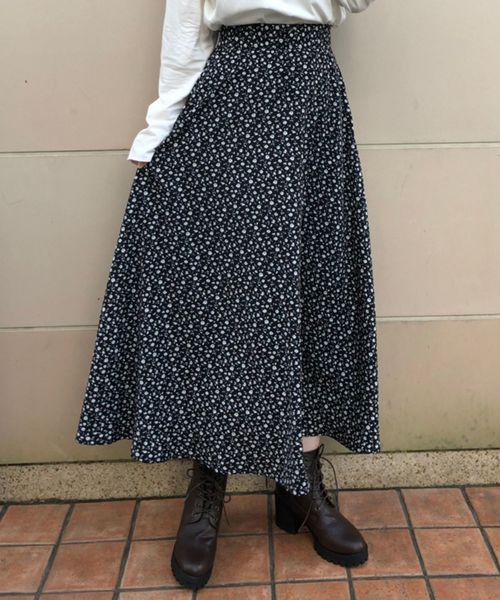 one after another NICE CLAUP（ワンアフターアナザーナイスクラップ）の「【WEB限定】フレアロングスカート（スカート・レディース・ホワイト/ブラック系その他/ベージュ系その他/ブラウン系その他/パープル系その他/その他/ベージュ・FREE）」の3枚目の写真