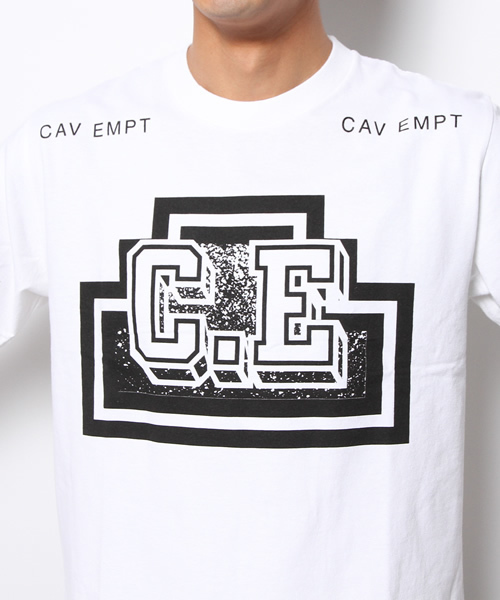 BEAMS T（ビームスティー）の「C.E / ZIGGURAT ロゴ Tシャツ（Tシャツ/カットソー・メンズ・ホワイト・MEDIUM/LARGE/SMALL）」の8枚目の写真