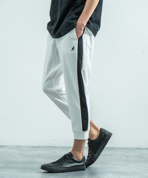 KANGOL(カンゴール)の「KANGOL 別注 ポンチ クロップドジョガーパンツ ラインパンツ ユニセックス(その他パンツ・メンズ・ホワイト/ブラック/ネイビー/グレー/カーキ/ホワイト系その他/ブラック系その他/グレー系その他/ベージュ系その他/ブルー系その他/チャコール/ホワイト系その他2/ブラック系その他2/グレー系その他2/グレー系その他3/グレー系その他4/ベージュ系その他2/ブルー系その他2・M/L/LL)」の3枚目の写真