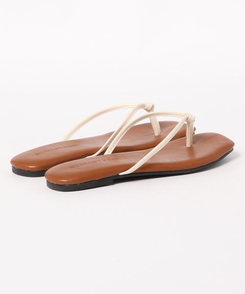 KOBE LETTUCE(コウベレタス)の「スクエアトゥトングサンダル(サンダル・レディース・ゴールド/パイソン/ブラック/ピンク/アイボリー・S/M/L/LL)」の6枚目の写真