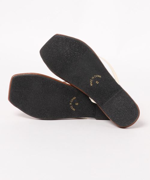 KOBE LETTUCE(コウベレタス)の「スクエアトゥトングサンダル(サンダル・レディース・ゴールド/パイソン/ブラック/ピンク/アイボリー・S/M/L/LL)」の7枚目の写真