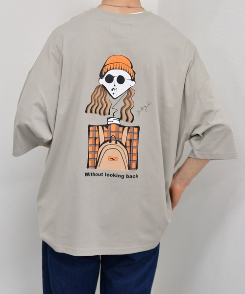 kutir(クティール)の「レトロガールTシャツ コラボTシャツ(Tシャツ/カットソー・メンズ・ホワイト/ダークグリーン/ダークブルー/オフホワイト/グレイッシュベージュ/グレー系その他・SMALL/MEDIUM/LARGE)」の5枚目の写真