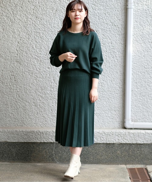 クロップド丈トレーナー　ドルマン　ニットプリーツスカート　セットアップ　秋冬 TRUDEA（トルディア）の「【ニット・セットアップ】ドルマン