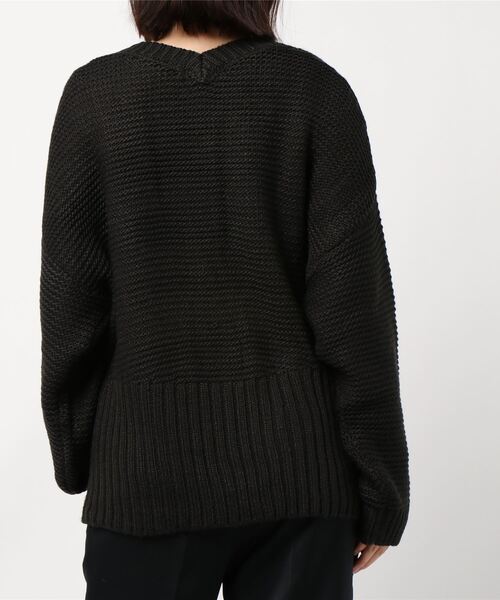 coca（coca）（コカ）の「深Vネックニット（ニット/セーター・レディース・ブラック/ダークベージュ・ONE SIZE）」の4枚目の写真