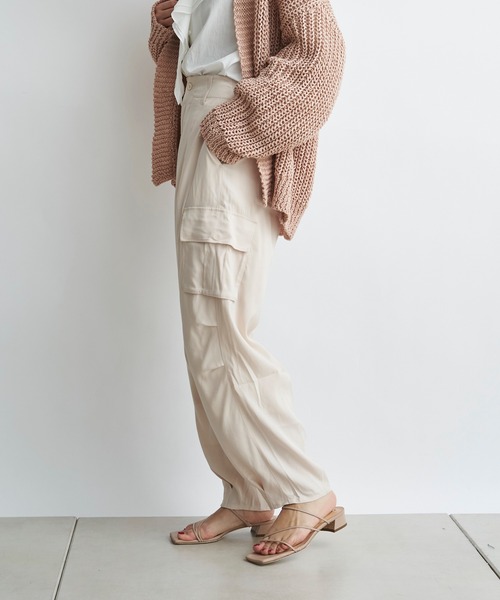 DouDou(ドゥドゥ)の「キュプラカーゴパンツ(その他パンツ・レディース・オフホワイト/カーキ・36/38)」の2枚目の写真