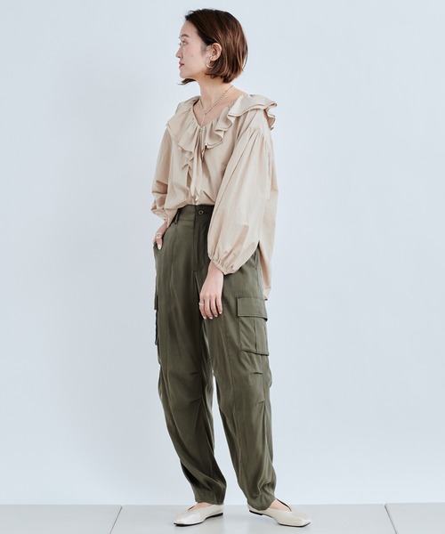 DouDou(ドゥドゥ)の「キュプラカーゴパンツ(その他パンツ・レディース・オフホワイト/カーキ・36/38)」の8枚目の写真