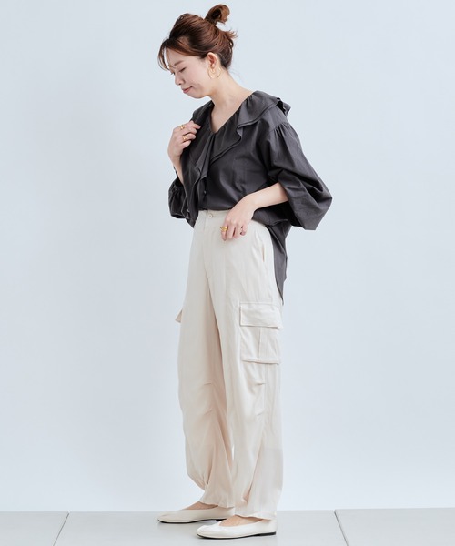 DouDou(ドゥドゥ)の「キュプラカーゴパンツ(その他パンツ・レディース・オフホワイト/カーキ・36/38)」の22枚目の写真